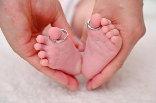 鹤壁宝宝吃奶呕吐